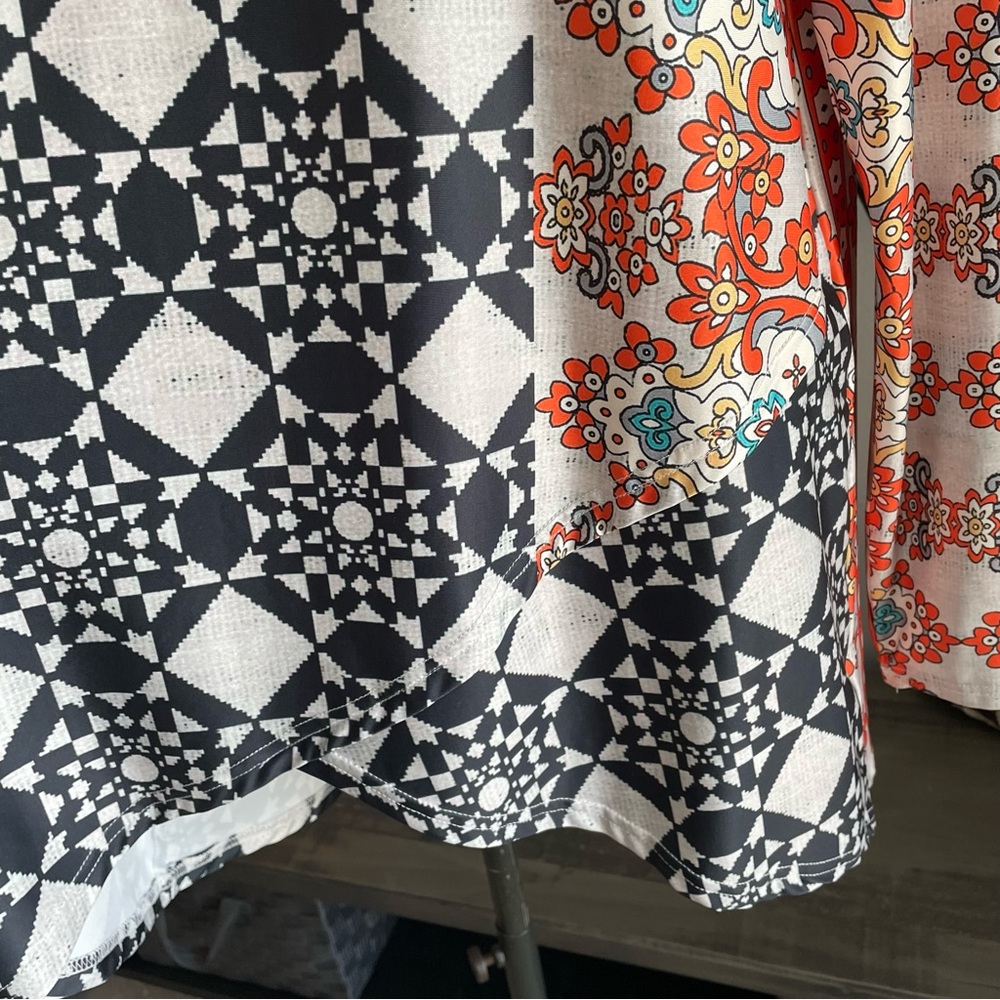 Long Sleeve, Patterned Top - Picture 6 of 6